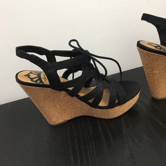 NWOT Black Suede Gladiator Cutout Wedge Sandal - Picture 3 of 6